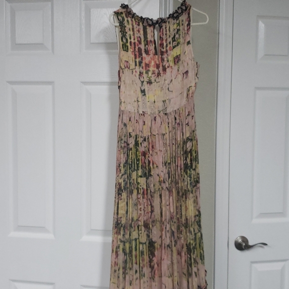 Dress - Picture 3 of 4